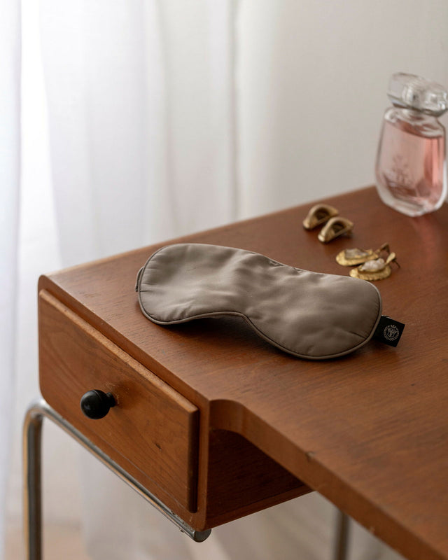 Sovmask av mullbärssilke